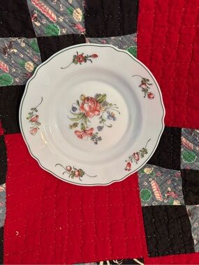 Vintage Arcopal Providence floral rimmed soup bowl
